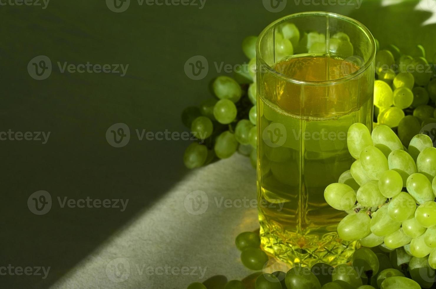 Green grape juice photo