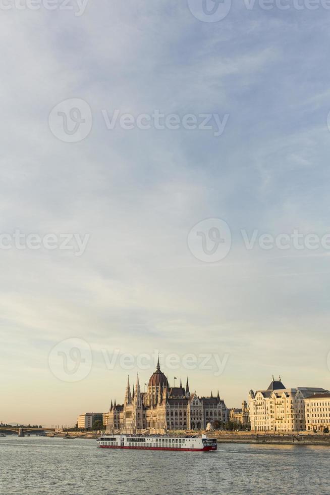 ver en el río danubio en budapest, hungría foto