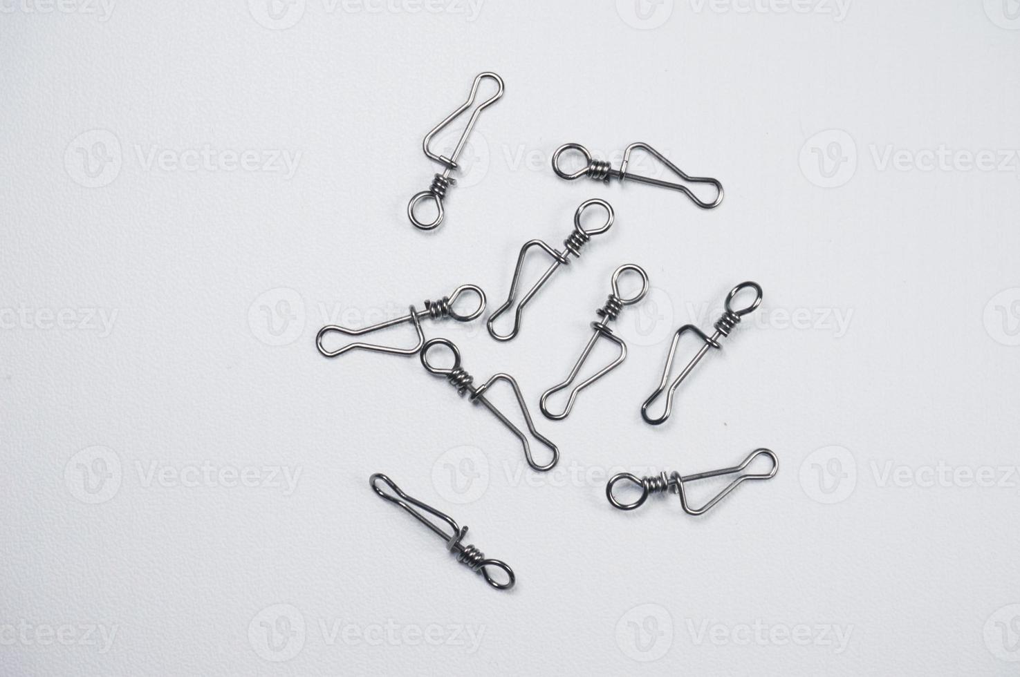 https://static.vecteezy.com/system/resources/previews/014/199/522/non_2x/swivel-snap-for-fishing-tools-on-white-background-photo.jpg