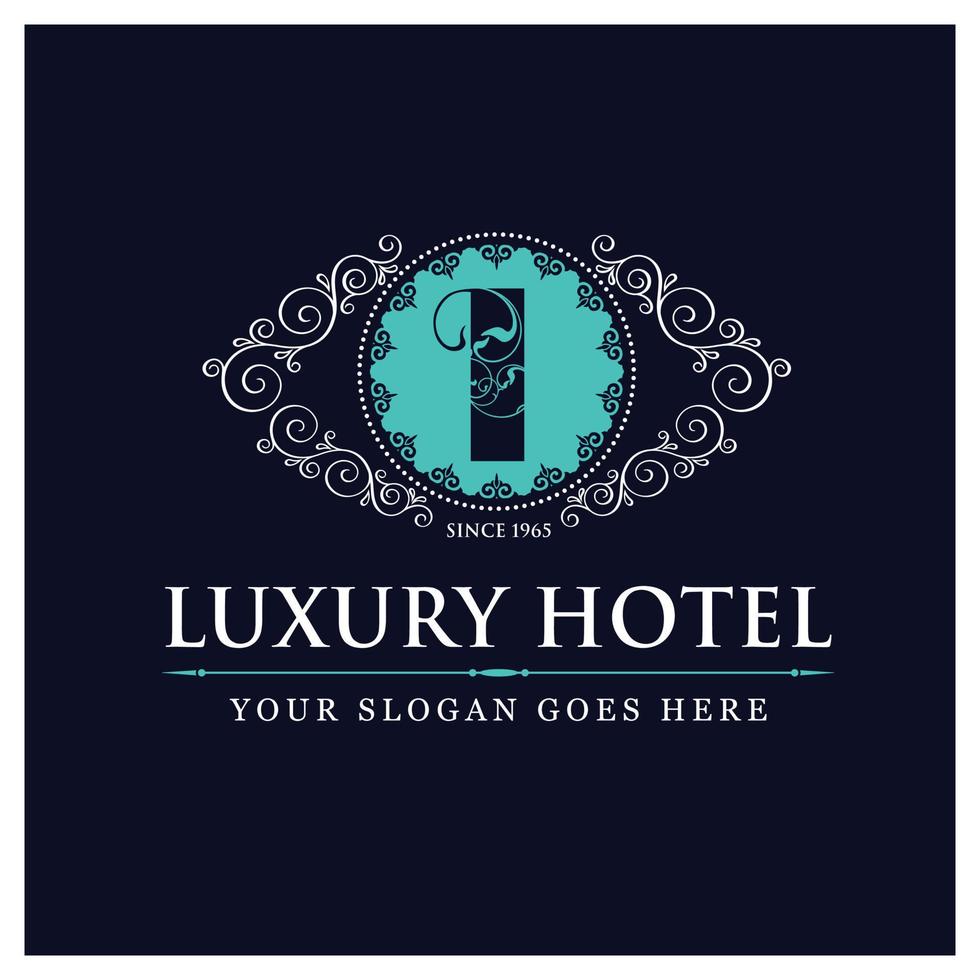 diseño de hotel de lujo con logo y vector de tipografía
