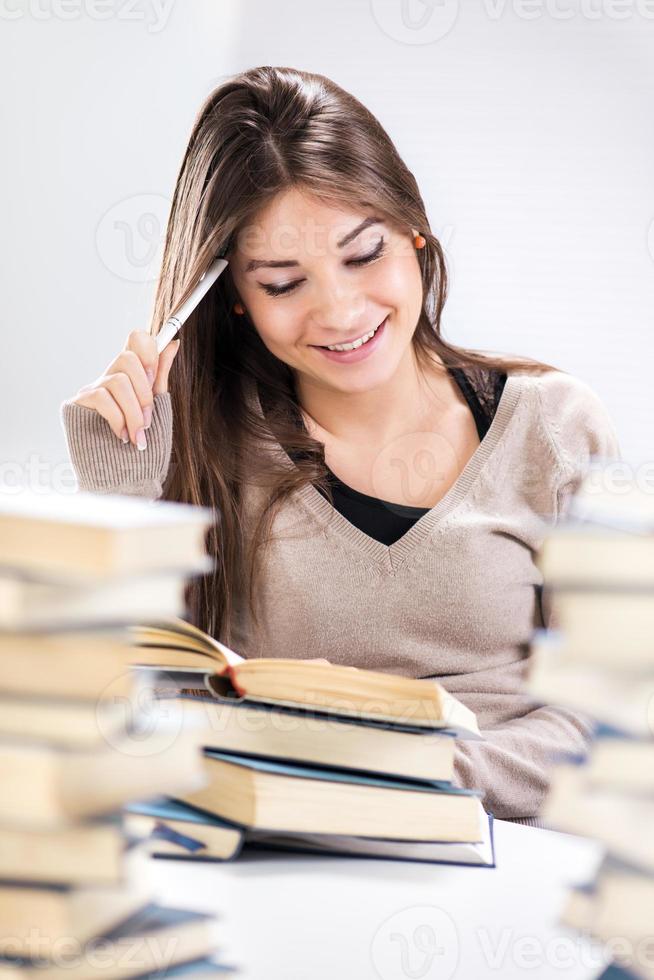 estudiante niña aprendiendo foto