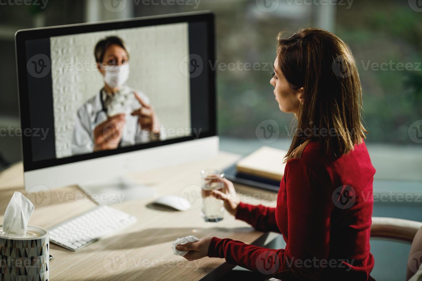 registrarse para una visita de video con el médico foto