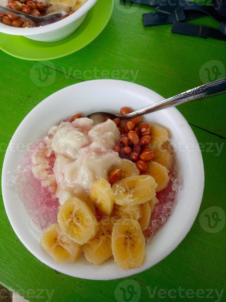 es palu butung. banana ice with coconut milk photo