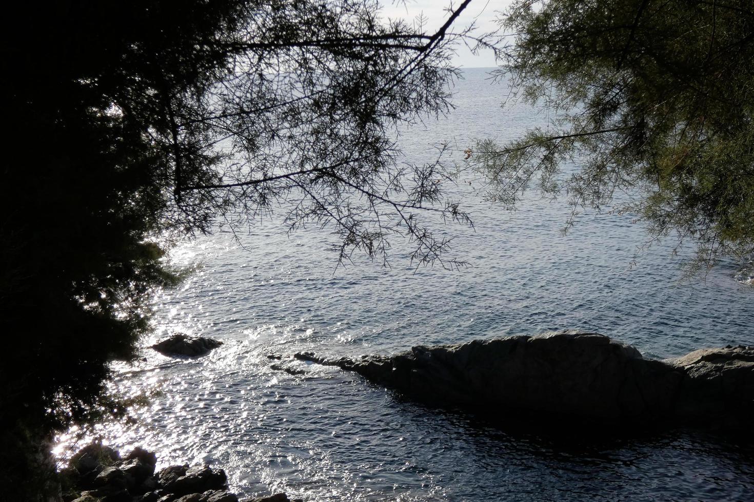 costa mediterránea con rocas en la región catalana, españa foto