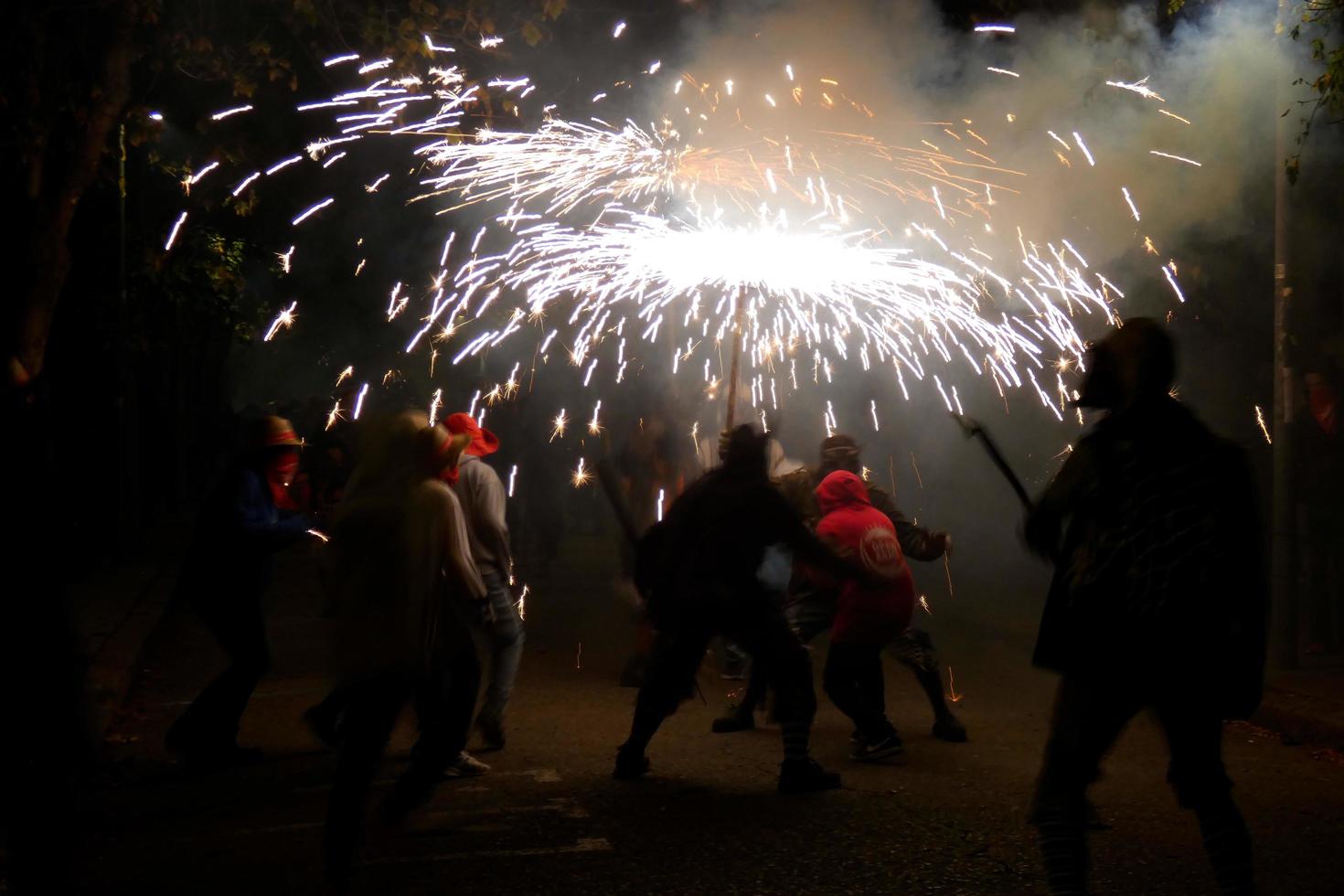 foto abstracta de diablos y fiestas de fuegos artificiales.