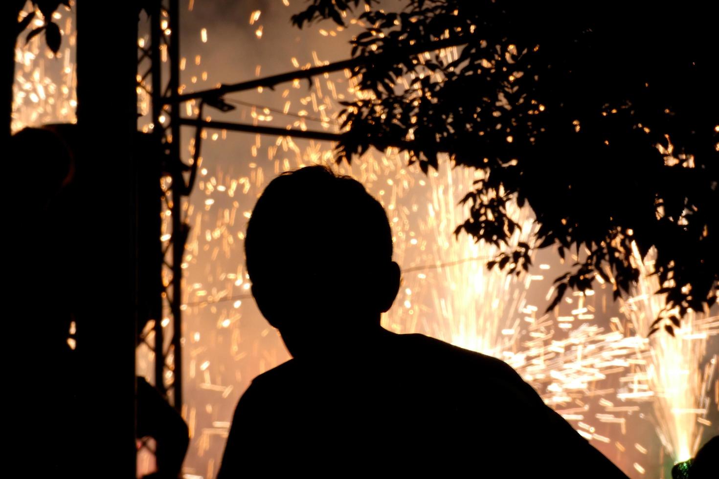 foto abstracta de diablos y fiestas de fuegos artificiales.