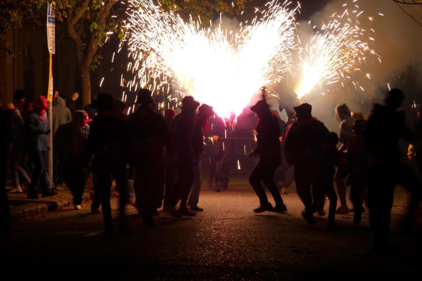 foto abstracta de diablos y fiestas de fuegos artificiales.