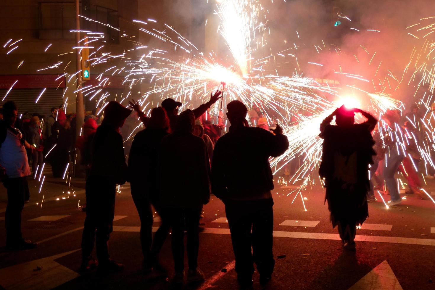 foto abstracta de diablos y fiestas de fuegos artificiales.