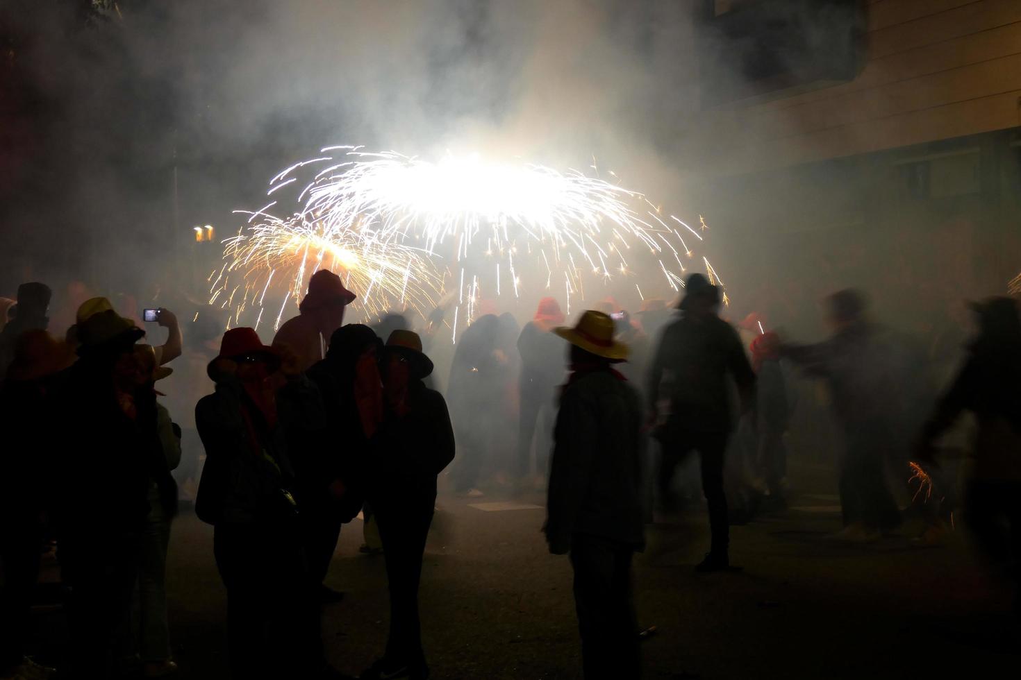 foto abstracta de diablos y fiestas de fuegos artificiales.