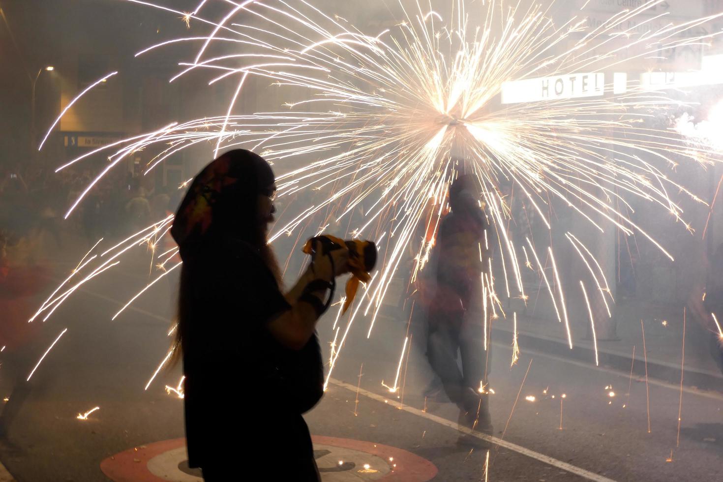 foto abstracta de diablos y fiestas de fuegos artificiales.