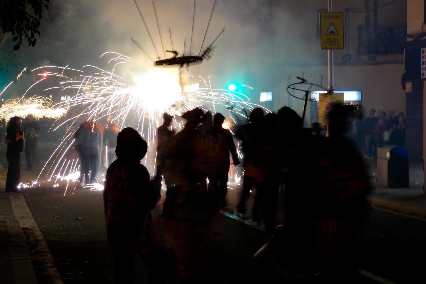 foto abstracta de diablos y fiestas de fuegos artificiales.