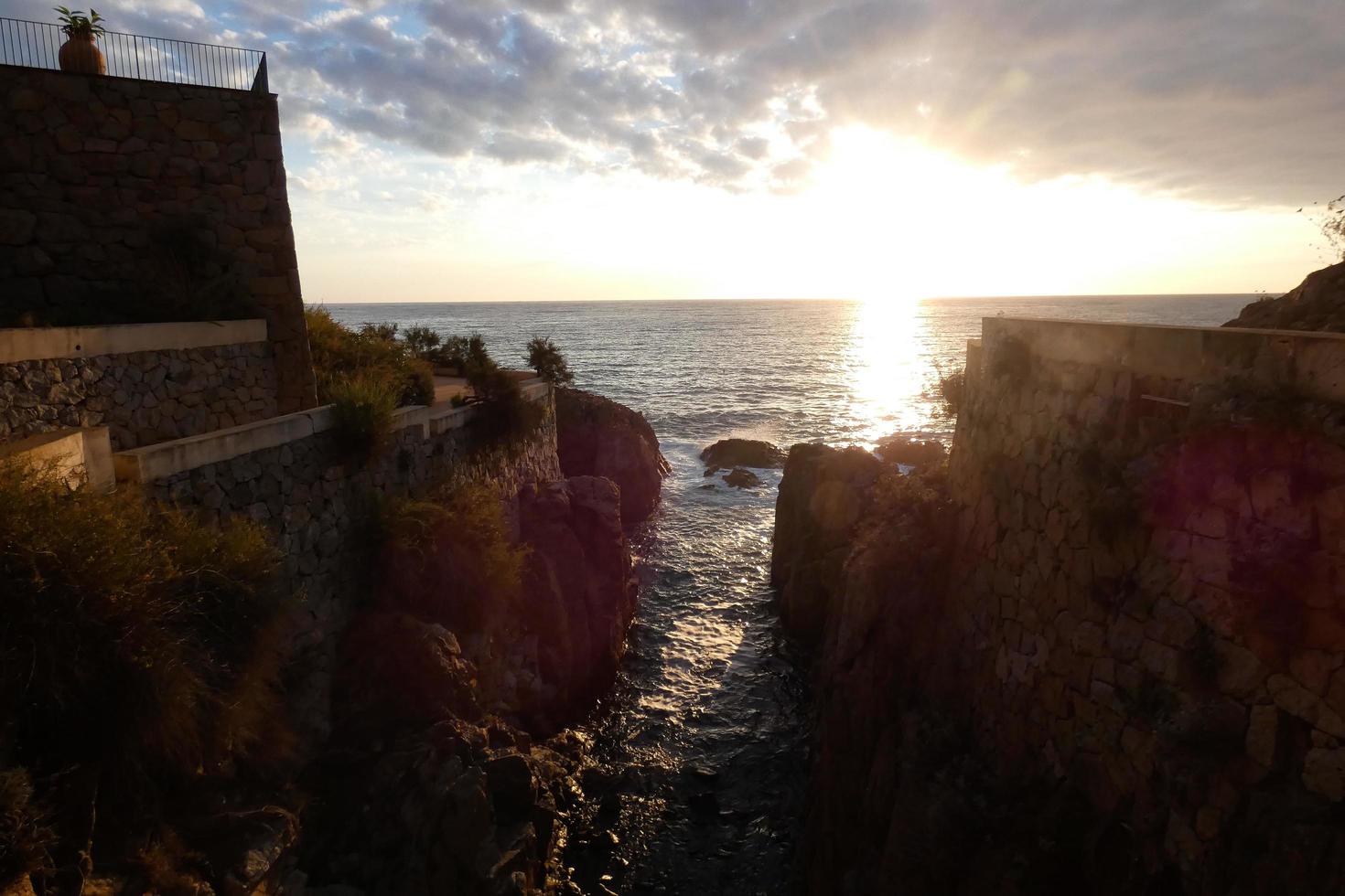 camino de ronda, un camino paralelo a la costa brava catalana, ubicado en el mar mediterráneo en el norte de cataluña, españa. foto