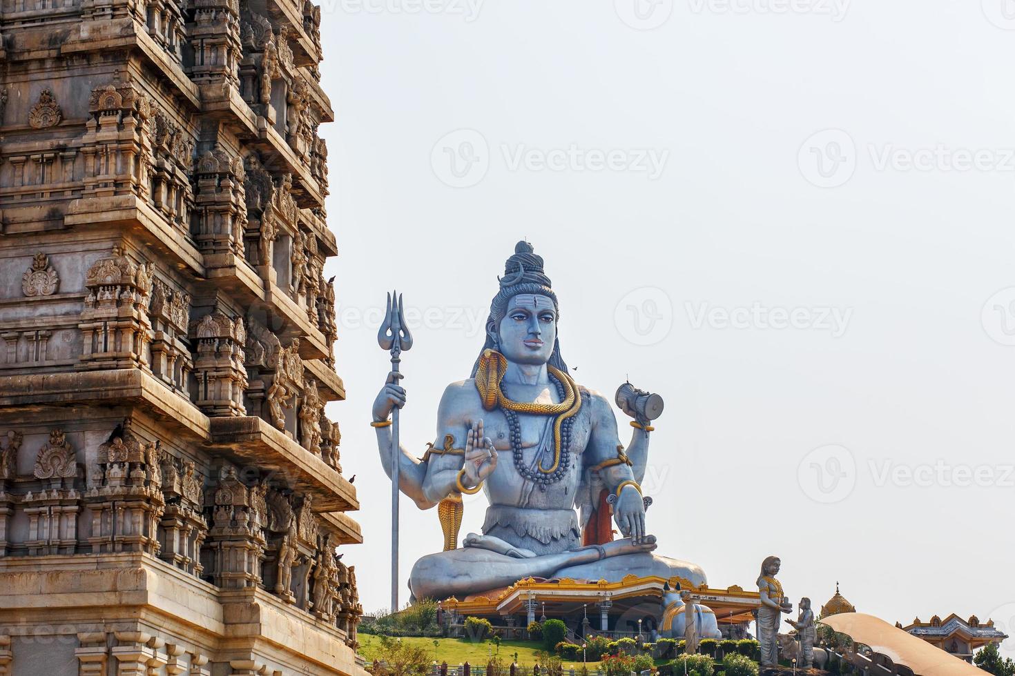 estatua del señor shiva en murudeshwar, karnataka, india. foto