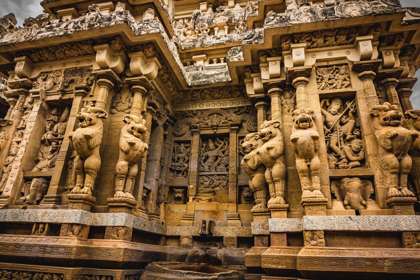 Beautiful Pallava architecture and exclusive sculptures at The Kanchipuram Kailasanathar temple, Oldest Hindu temple in Kanchipuram, Tamil Nadu - best archeological sites in South India photo