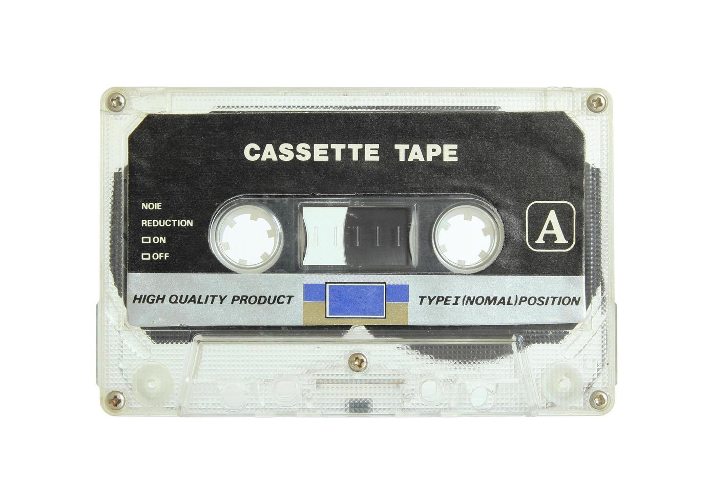 cinta de casete aislada en blanco con trazado de recorte foto