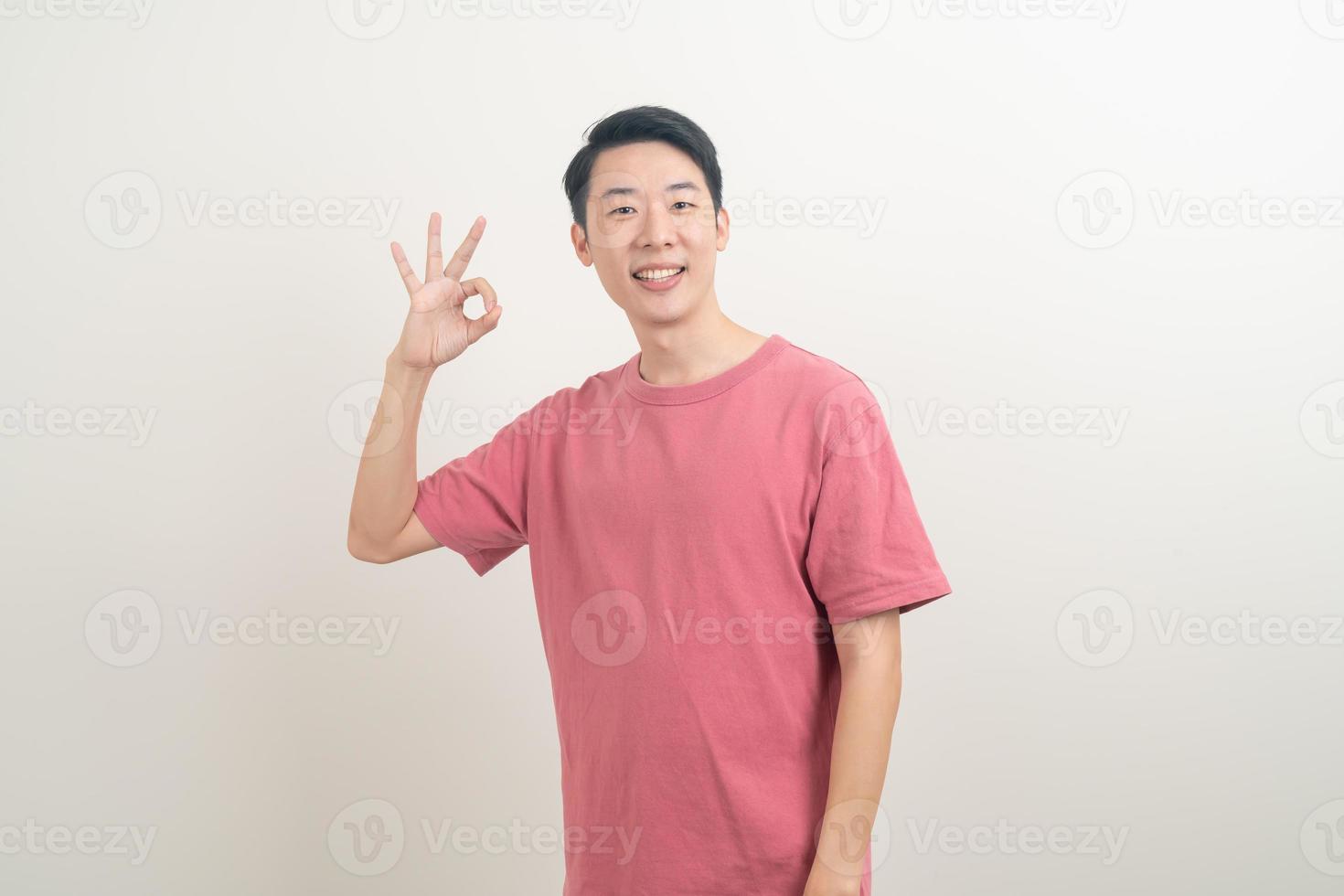 joven, asiático, pulgares arriba, o, ok, señal de mano foto