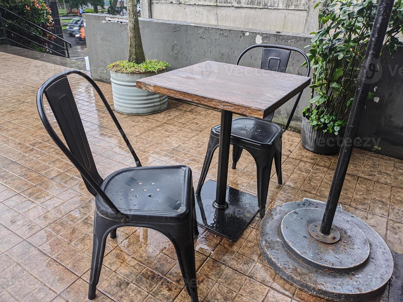 the state of the coffee shop that is empty of visitors looks clean. clean with visitors too photo