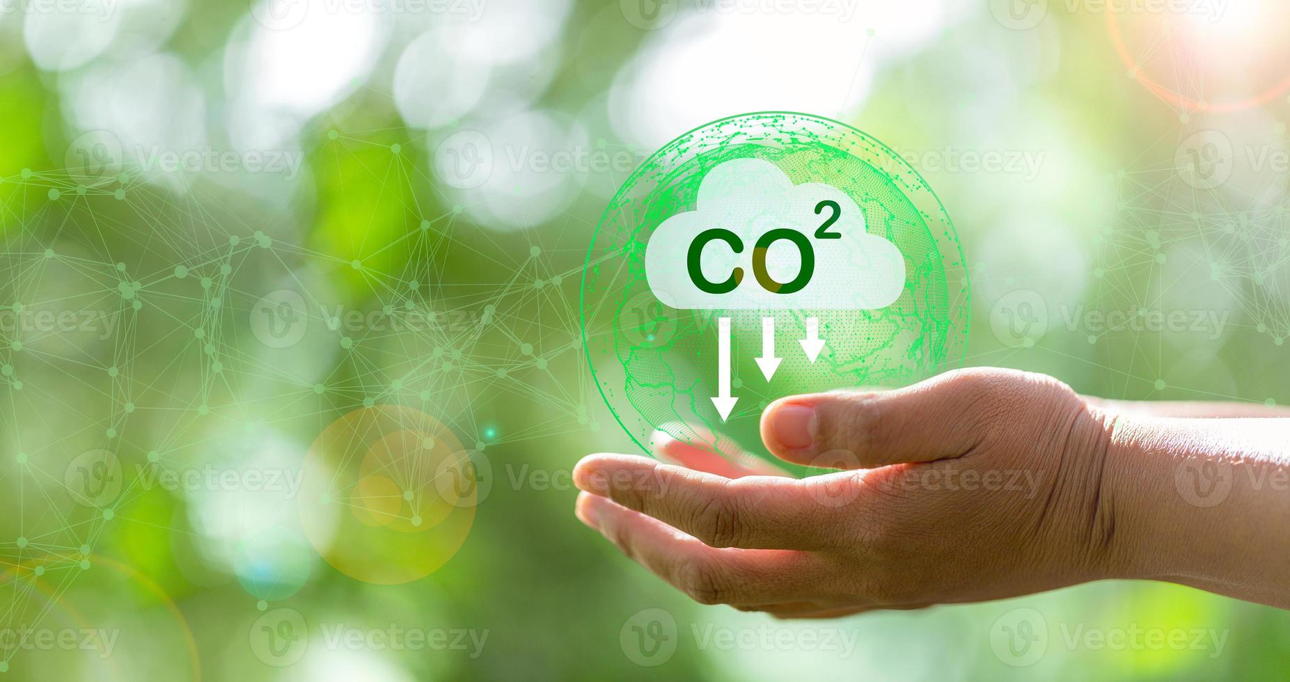 desarrollar conceptos de co2 sostenibles y reducir las emisiones de co2 y la huella de carbono para limitar el calentamiento global y el cambio climático. gestión ambiental sostenible, efecto invernadero a partir de energías renovables foto