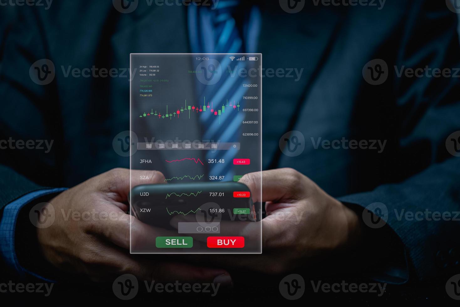 hombre de negocios que usa un teléfono inteligente móvil que trabaja con inversiones en el mercado de valores para informar datos comerciales de análisis. gráfico de intercambio de estadísticas en pantalla. mercado de valores financiero. foto