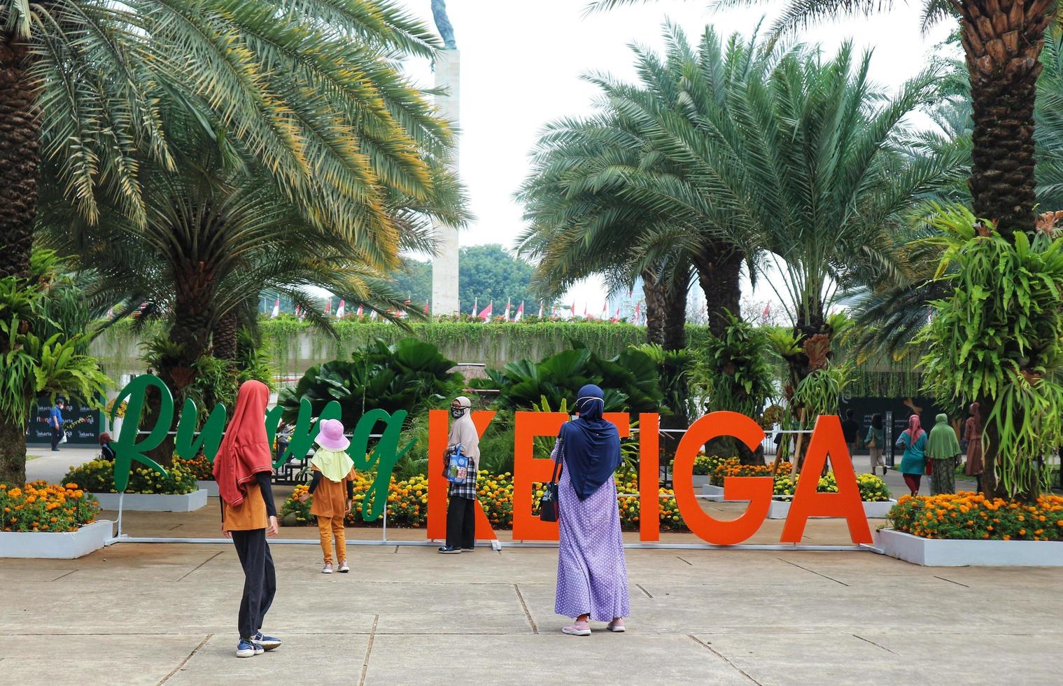 jakarta, indonesia en agosto de 2022. visitantes amantes de la flora y la  fauna que visitan la exposición flona 2022 en el campo banteng en el centro  de yakarta. 14289205 Foto de