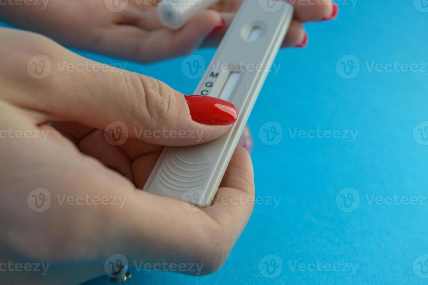 Quick test or diagnostic test to detect Covid-19 or SARS-CoV-2 in humans. Detects igg and igm by obtaining antibodies photo