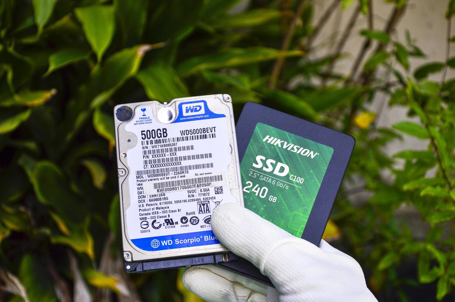 16-09-65 Chonburi, Thailand, SSD hard drives are coming to replace. swivel plate hard drive The demand for use has increased considerably. photo