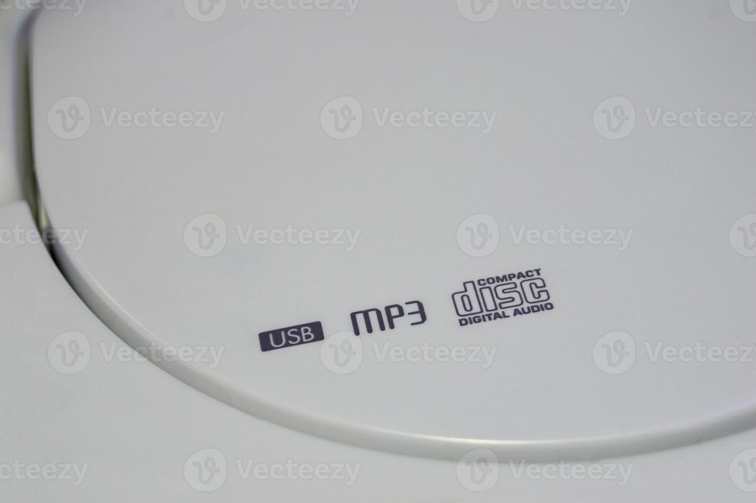 This image represents the stealth contract of the standard, 3 recording formats, MP, CD and USB. photo