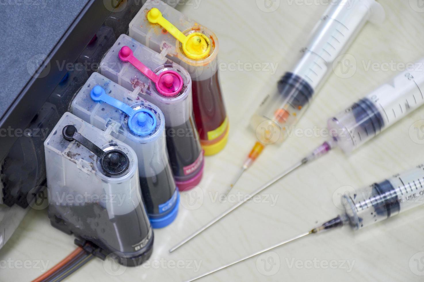 Top view of the printer's ink cartridge, available in 4 colors. photo