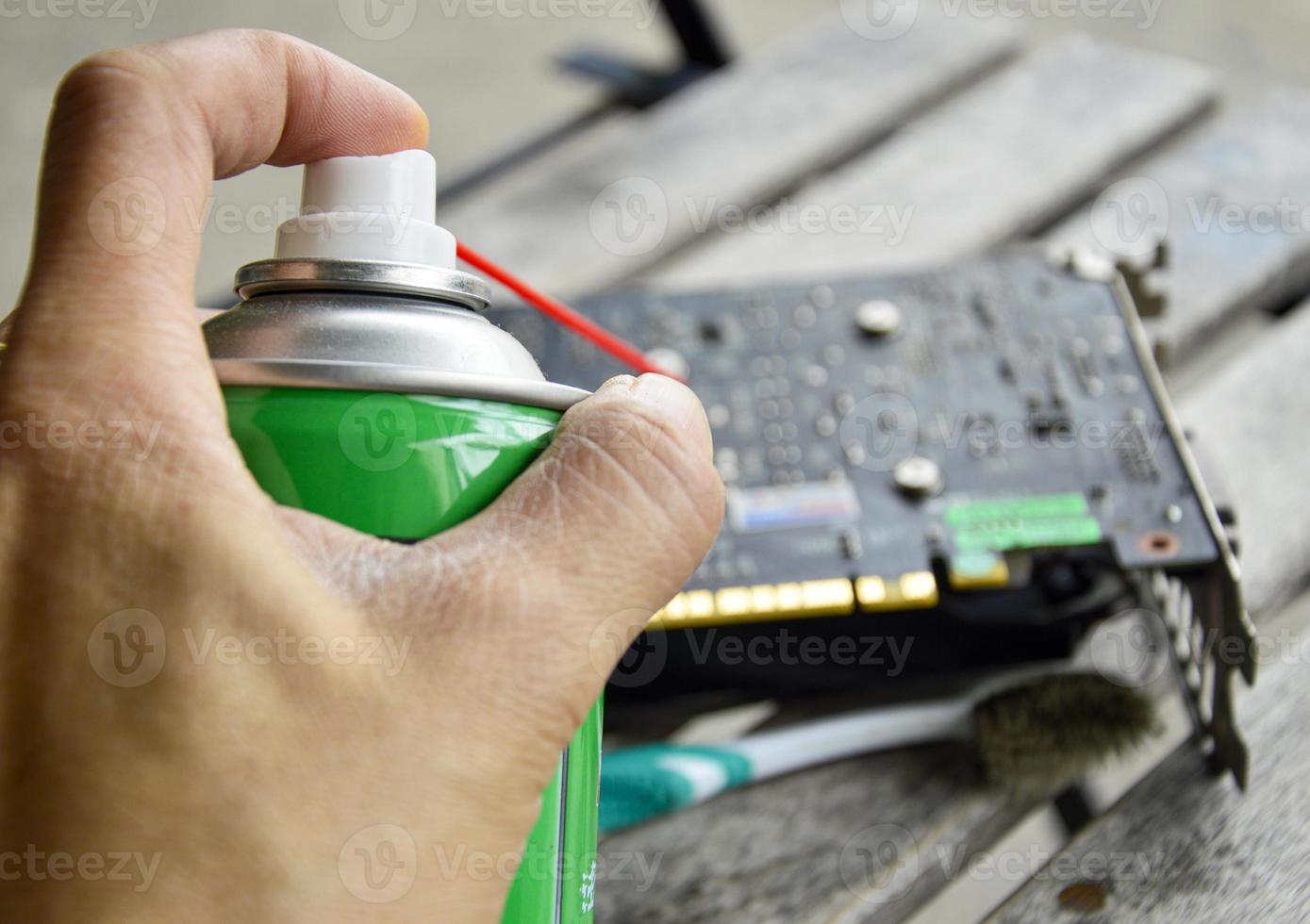 top view while pressing the spray Clean the motherboard, graphics card photo
