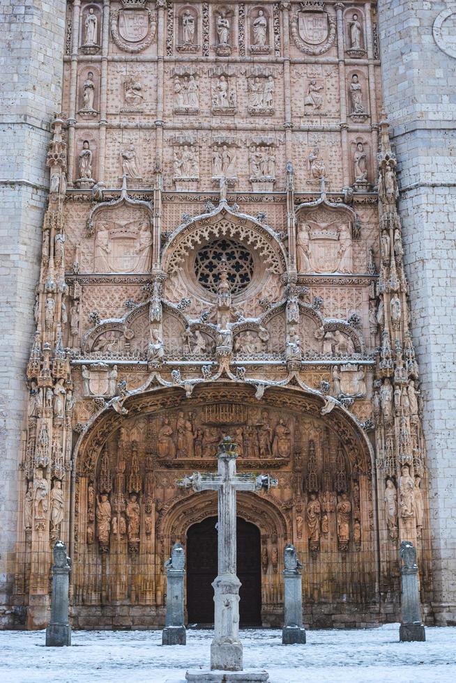 valladolid, españa - 10 de enero de 2021 fachada gótica de st. la iglesia de pablo foto
