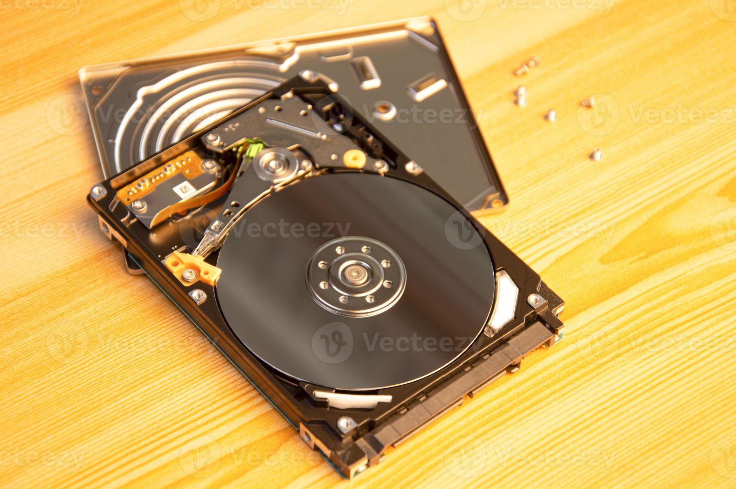 La unidad de disco duro de 2,5 pulgadas es la parte que se utiliza para almacenar datos o también se denomina disco duro. foto