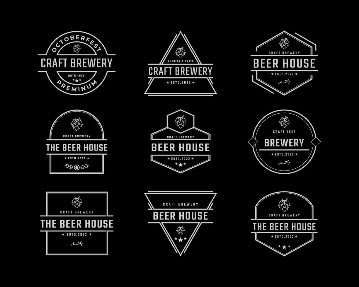 cervecería de cerveza con emblema de placa retro vintage con logotipo de lúpulo para cervecería, bar, pub, empresa cervecera, taberna, símbolo del mercado de whisky de vino vector