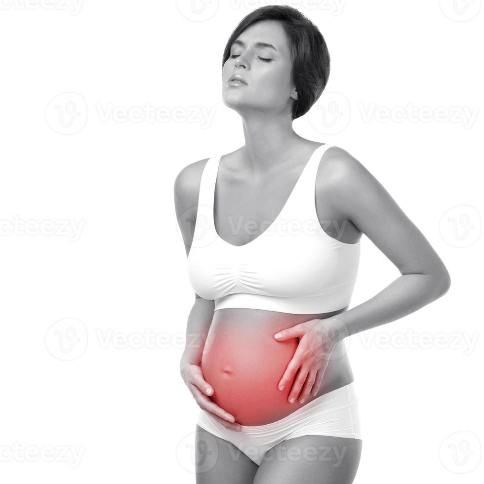mujer embarazada tiene dolor en el estómago foto