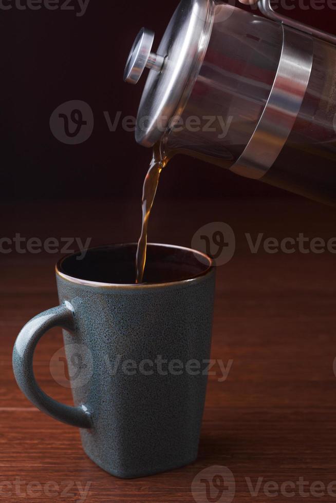 prensa francesa y una taza de café foto