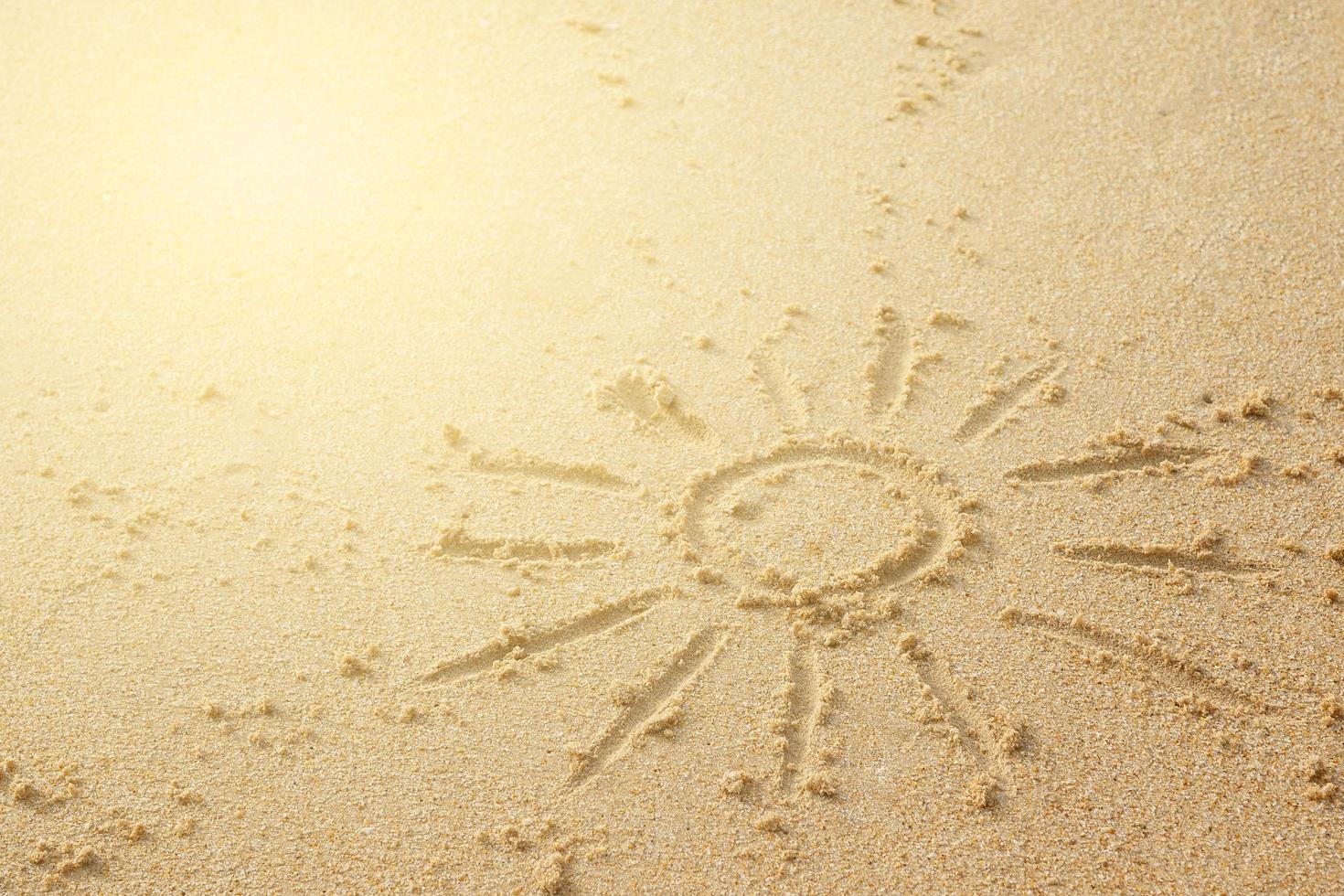 sol en la arena. concepto de cualquier tema de vacaciones en la playa. foto