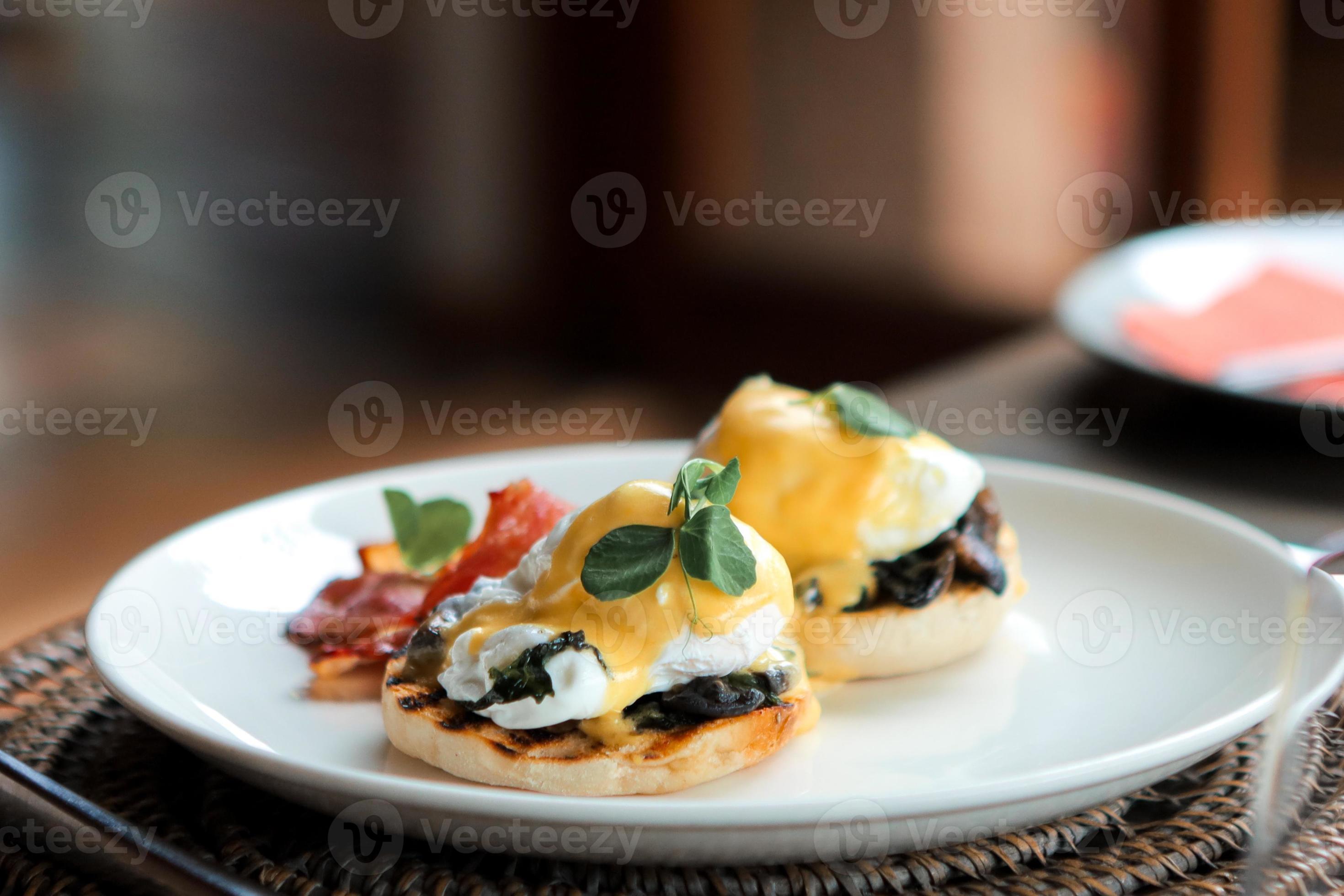 Eggs benedict breakfast with hollandaise sauce 14421172 Stock Photo at Eggs benedict breakfast with hollandaise sauce 14421172 Stock Photo at
