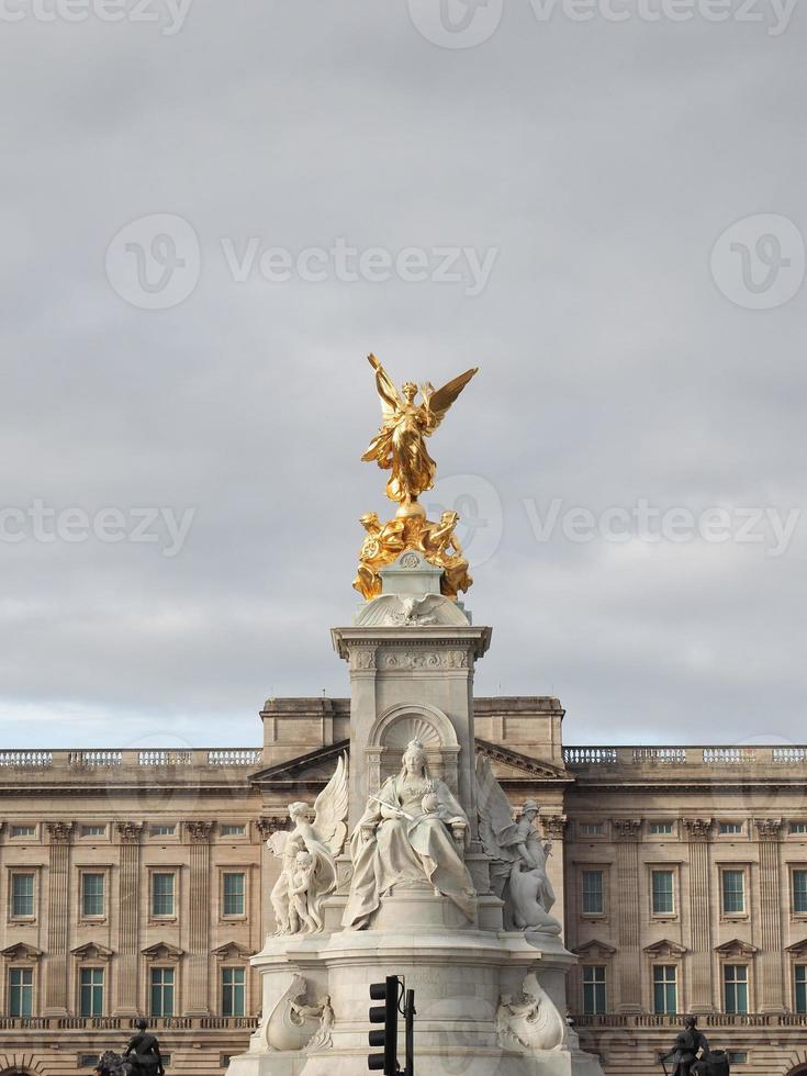 Buckingham Palace in London photo