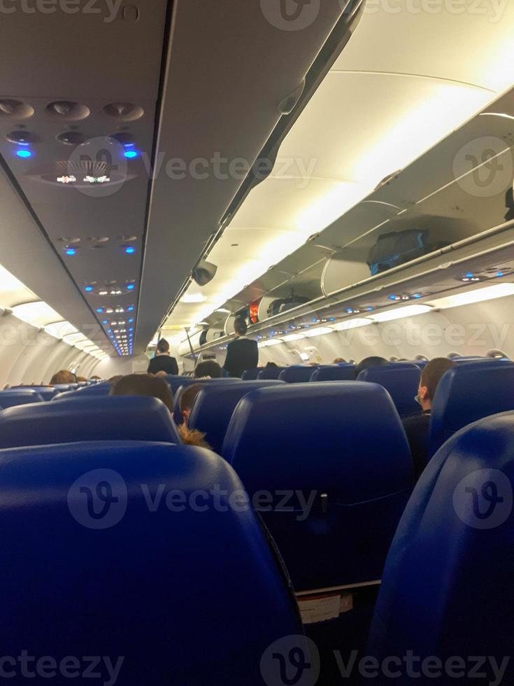 cabina de avión con asientos para vuelos chárter para viajes aéreos foto