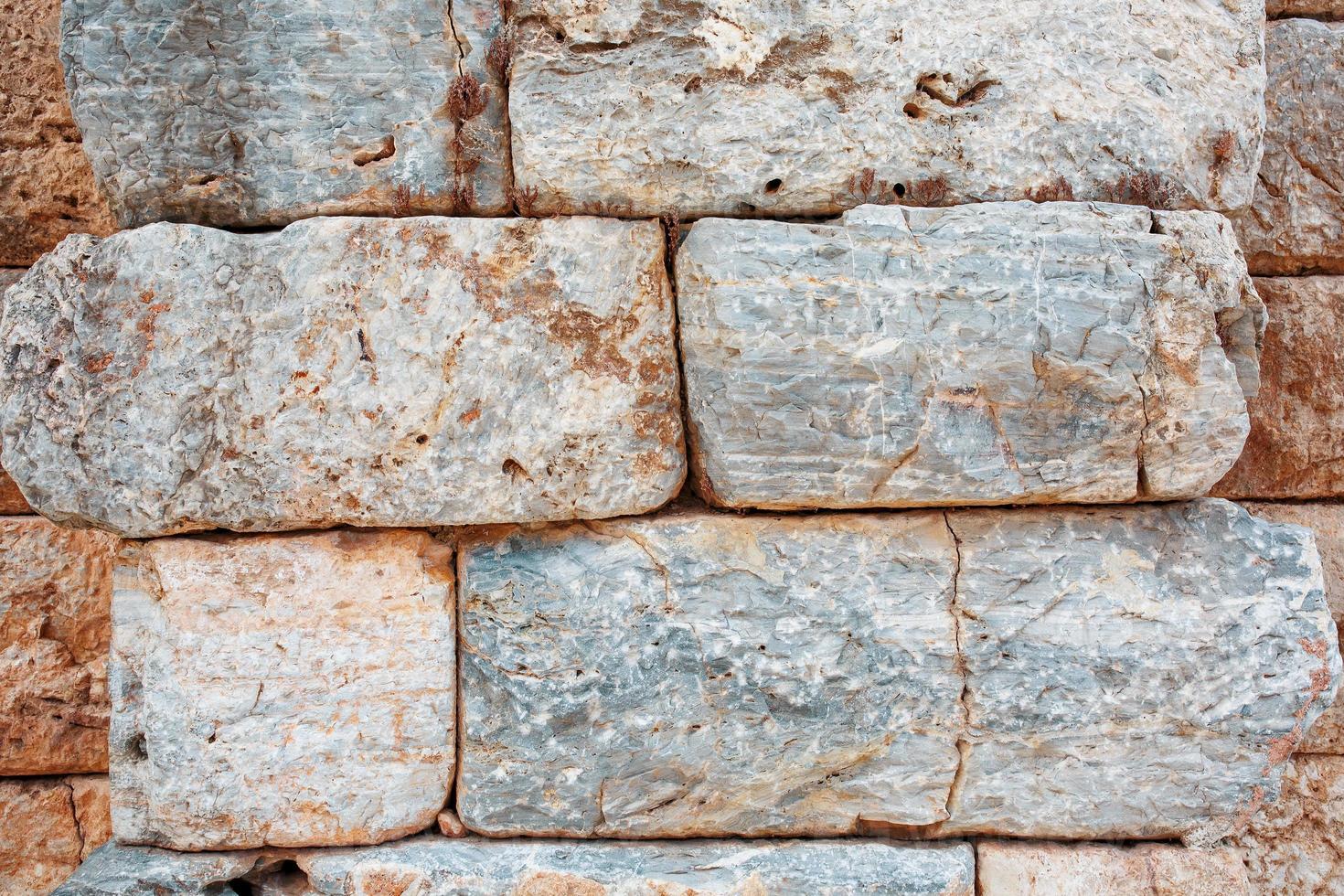 textura de un muro de piedra hecho de grandes bloques. elementos de la construcción de la antigüedad antigua. foto