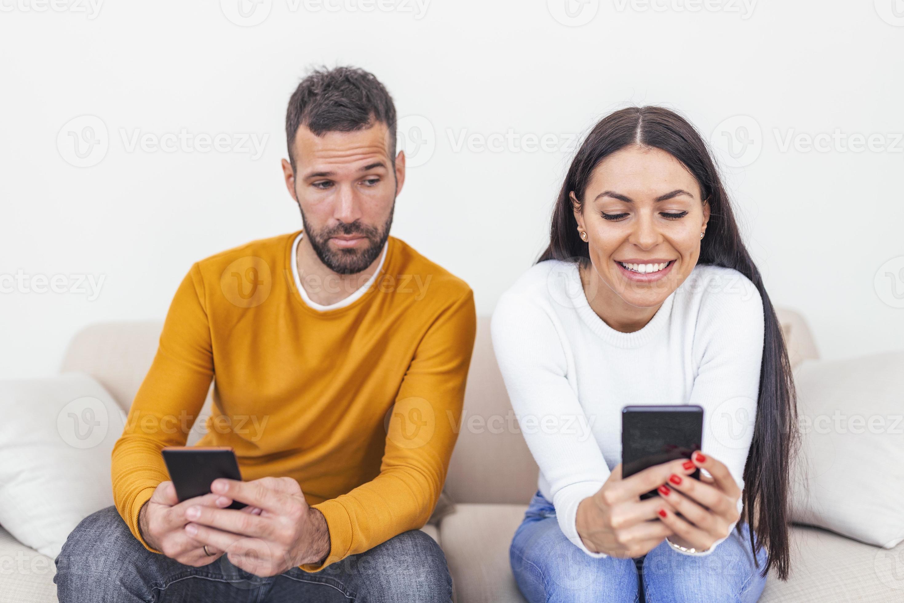 What To Look For When Snooping Through A Phone - 97pvz62