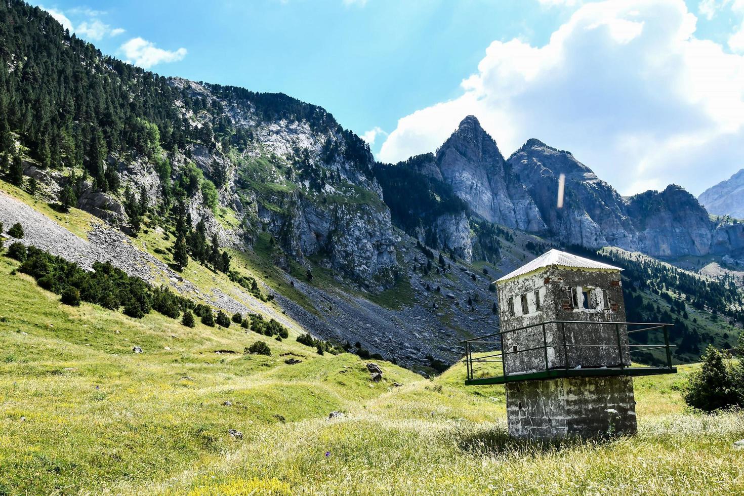 suiza, 2022 - casa en los alpes foto