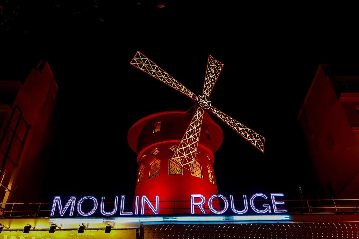 París, Francia, 2022 - vista del moulin rouge foto