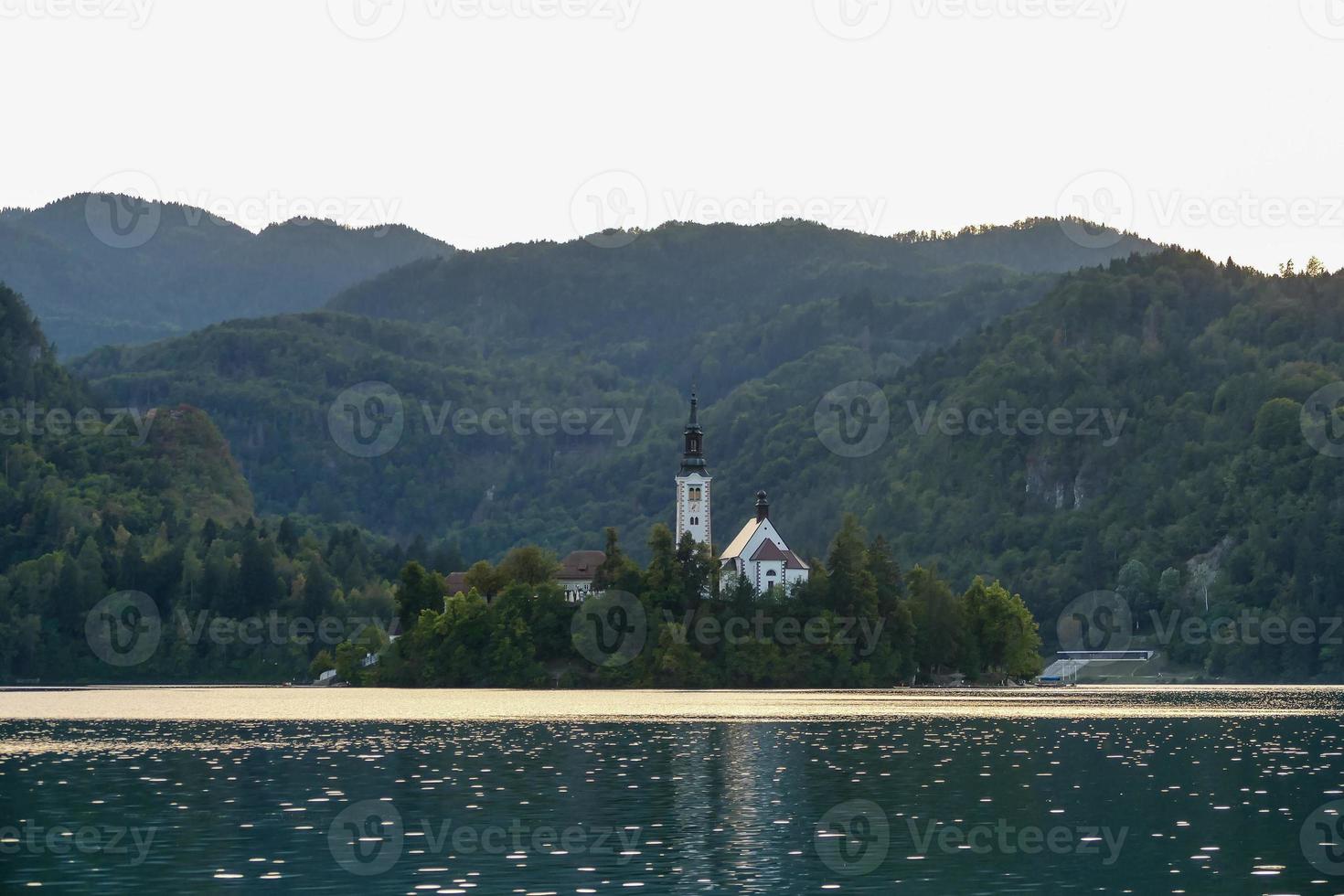 iglesia del lago sangrado foto