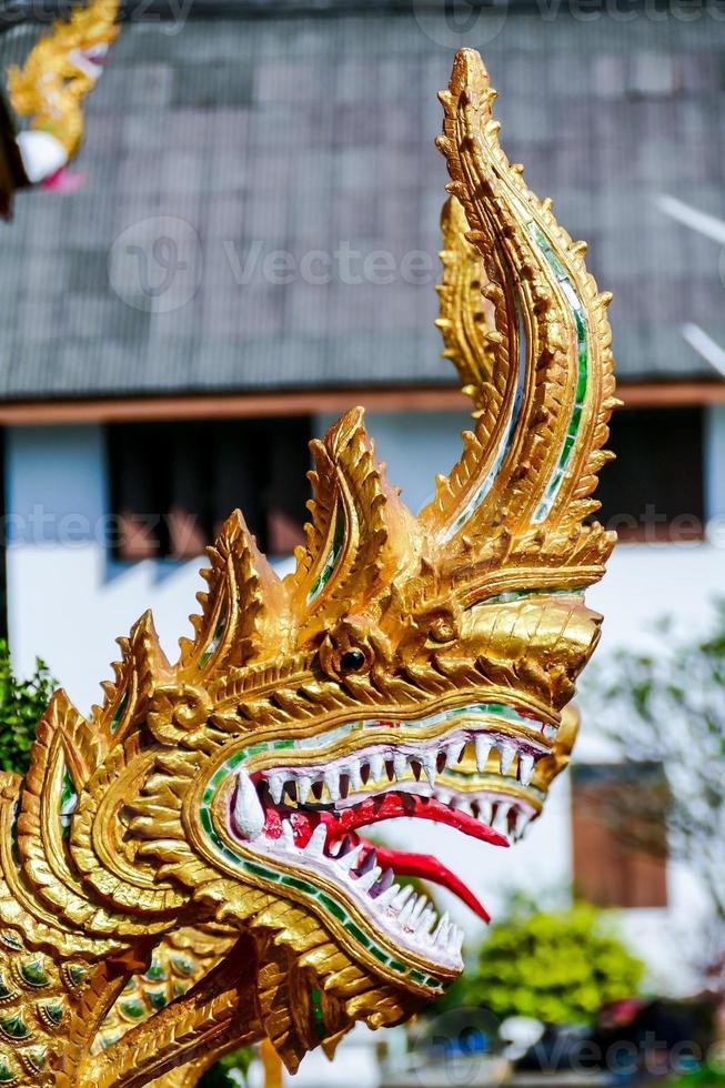 escultura de dragón chino foto