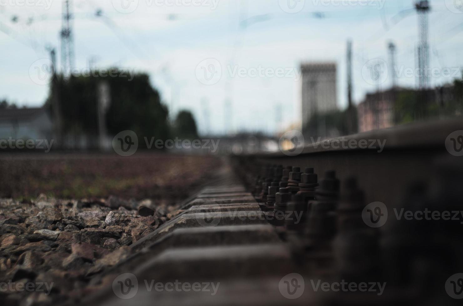 detalles del ferrocarril con fondo borroso foto