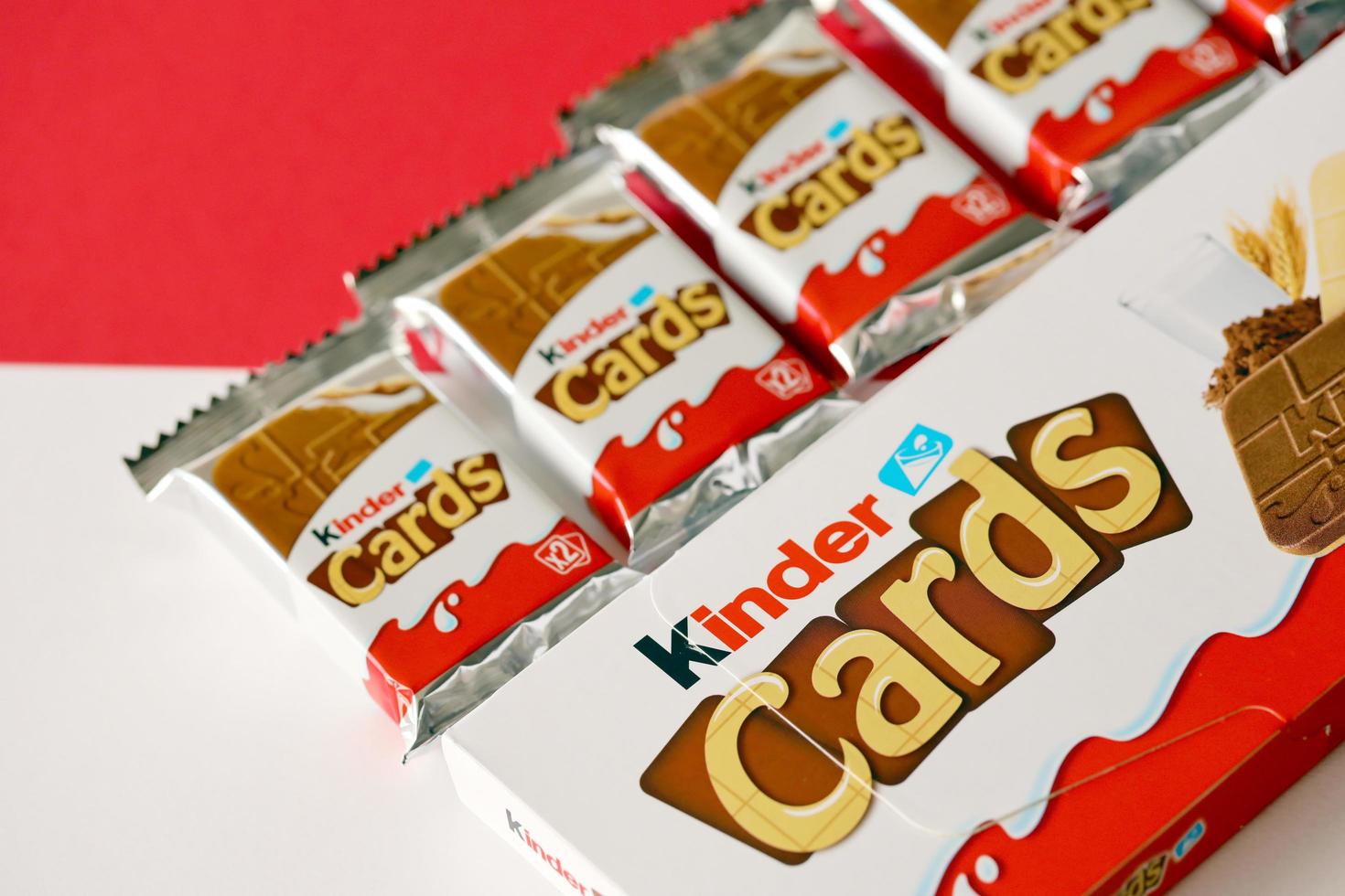 ternopil, ukraine - 3 juin 2022 pack de produits de cartes de chocolat  kinder. Kinder est une gamme de produits de confiserie de la multinationale  Ferrero. 14507150 Photo de stock chez Vecteezy