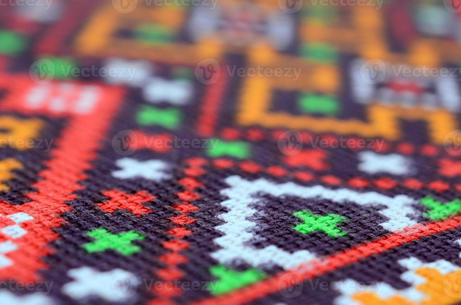 patrón de bordado de punto de arte popular tradicional ucraniano en tela textil foto