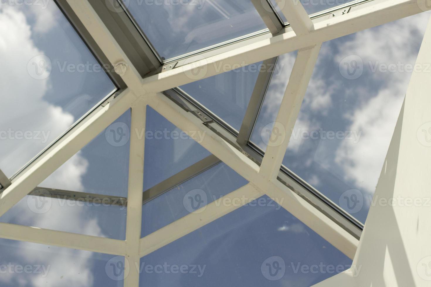 marco del techo techo de vidrio. detalles interiores. arquitectura moderna. foto