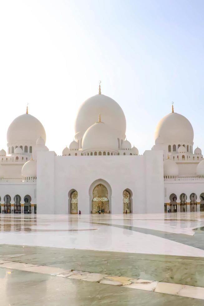 abu dhabi, emiratos árabes unidos 27 de diciembre de 2018 mezquita sheikh zayed. emiratos árabes unidos, oriente medio. sitio famoso. foto