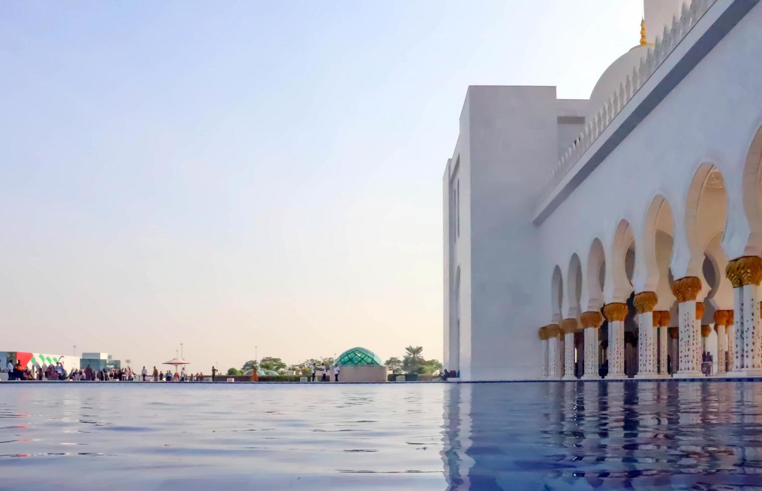 abu dhabi, emiratos árabes unidos 27 de diciembre de 2018 mezquita sheikh zayed. emiratos árabes unidos, oriente medio. sitio famoso. foto